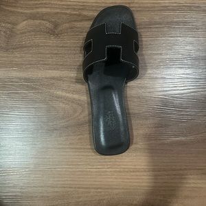BLACK HERMES SANDALS WORN 1 SIZE 39 COMES WITH DUST BAG